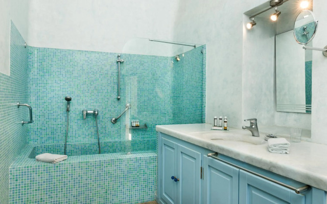 Pantelia Suites