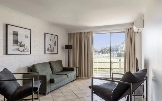 Main Beach Apartments