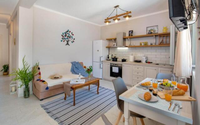 Acacia APT by Aglaia V