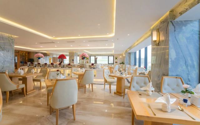 Canary Gold Hotel Quy Nhơn, Beachfront