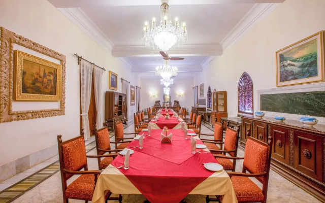 Nilambag palace