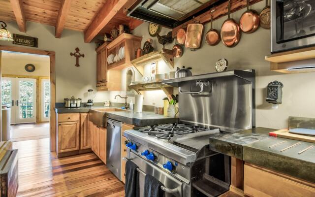 Mountain Getaway Cabinhot Tub & Pool Table4bd