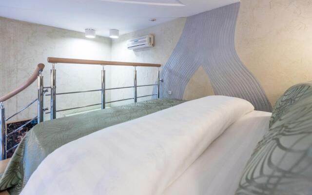 Пять звезд на Ленина 24