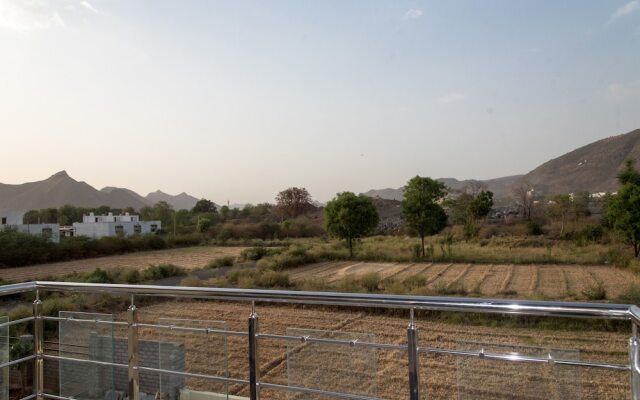 OYO 13273 Home Luxury Stay Airport Road