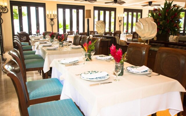 Classy artsy ocean-view unit near pool at Pacifico in Coco sleeps 6