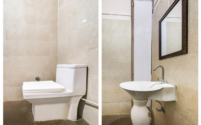 OYO Flagship 70340 Hotel Colour