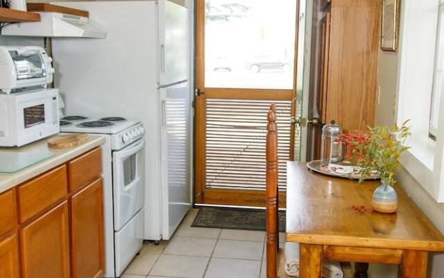 The Blue Room - Charming Studio, Great Location!  by RedAwning