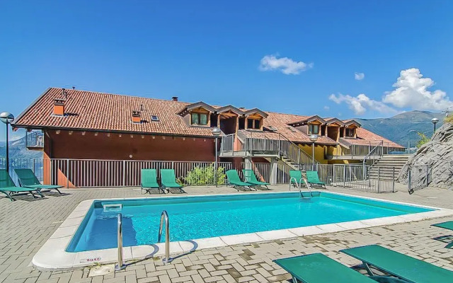 Golden View Apartment