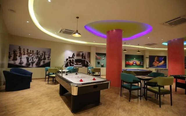 Luxurious Studio Homes Nr Surat Airport by Nirvana Hospitality