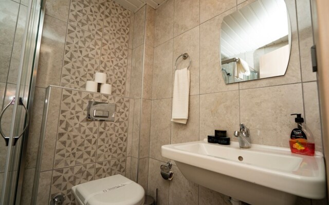 Esquire Hotel & Lounge
