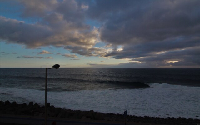 Paul do Mar Charming Apartment T2