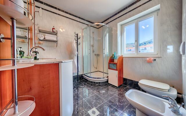 Apartments Donna with Sea View