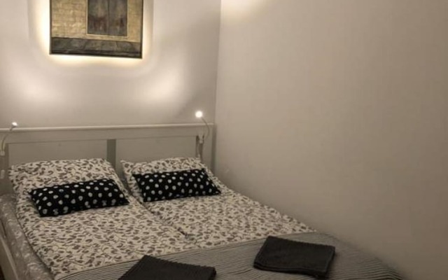 Central Garden Apartment