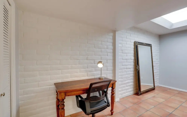 Tucson Townhome w/ Private Patio & Mtn Views!