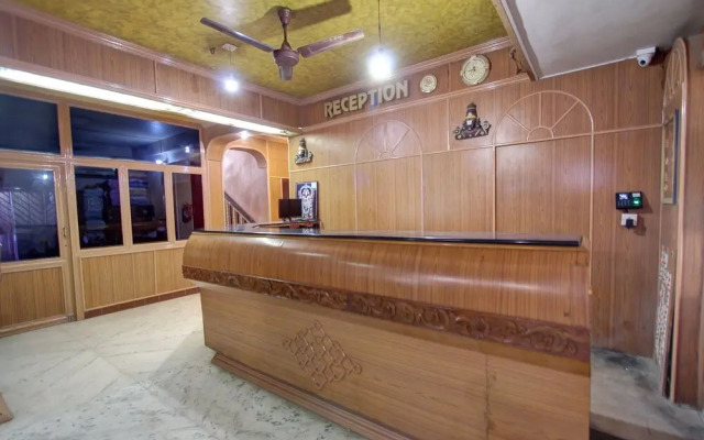 OYO Flagship 31125 Hotel Viknesh
