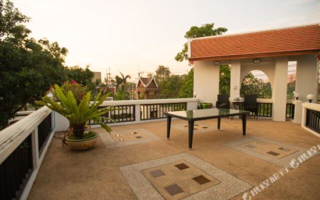 Pattaya Downtown 5 Bedrooms Pool Villa