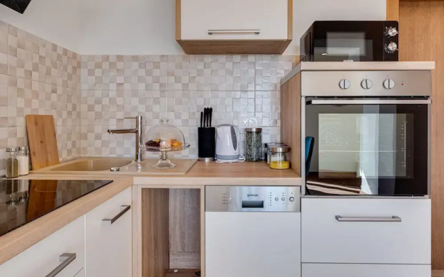 Tastefully Designed Apartment in Karlobag