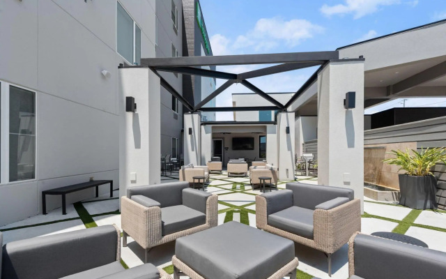 Holiday Inn Gonzales by IHG