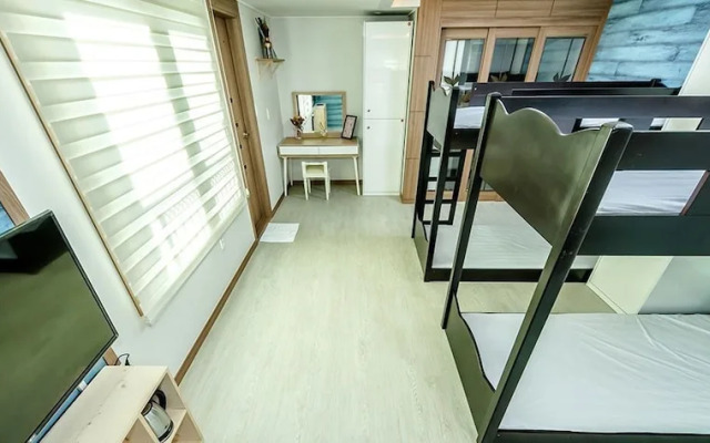 Holkae House - Hostel