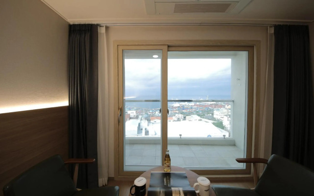 Harbor Hotel
