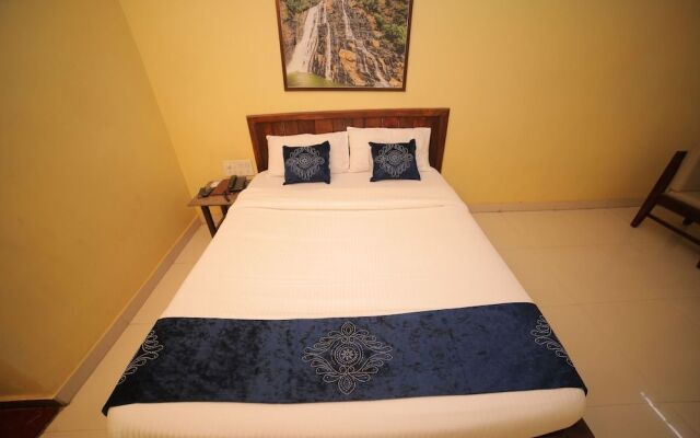Hotel Kamat Plus