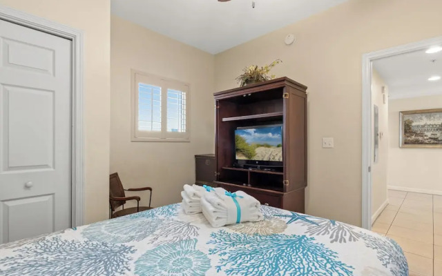 Beachfront Bliss Awaits: 2-bed, 2-bath Condo at Sterling Reef - Sleeps 6!