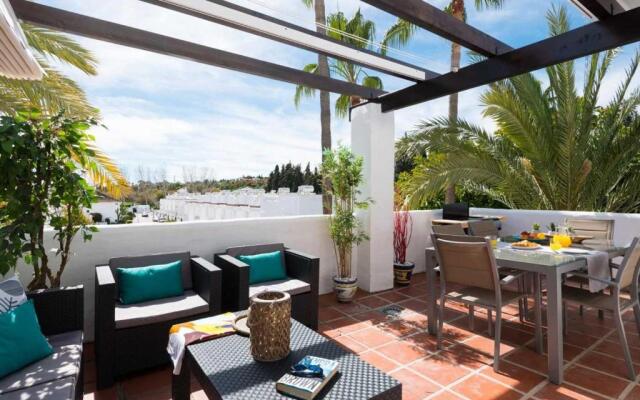 Exquisite Penthouse Suite with Rooftop Terrace