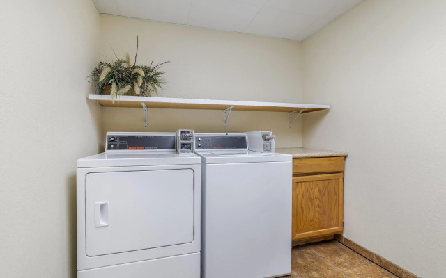 AmericInn by Wyndham Chamberlain - Conference Center