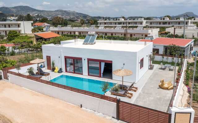 SunDaLucky Rhodes
