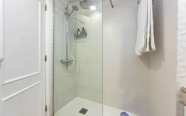 2 Bed-sleeps 4-vilamoura Beach-pool-spa-balcony