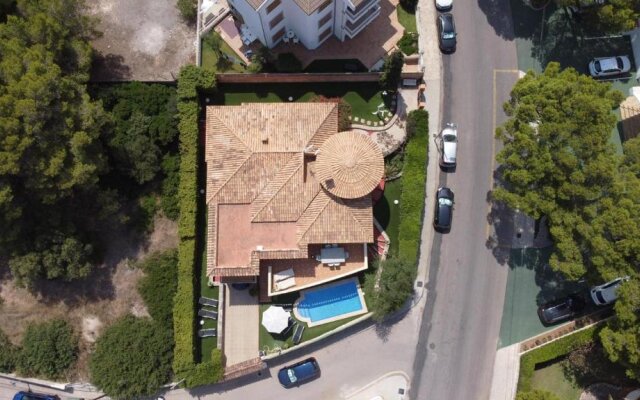 VILLA BAULÓ - moderna villa con piscina y vistas al mar en Can Picafort
