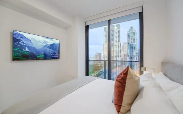 Studio with a City View Near Bayside