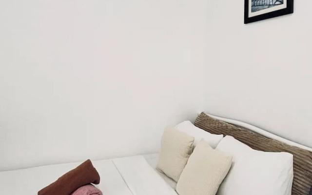 Bright & Airy Urban Escape