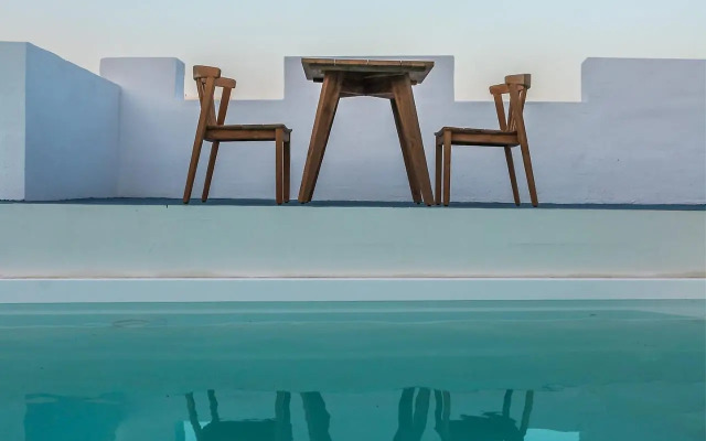 Voca Hotel & Suites