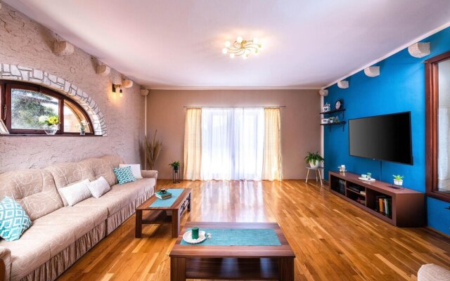 Nice Home in Sisan With Wifi and 7 Bedrooms