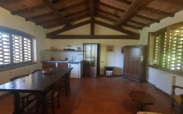 3 Rooms Flat in a Green Tuscany Valley