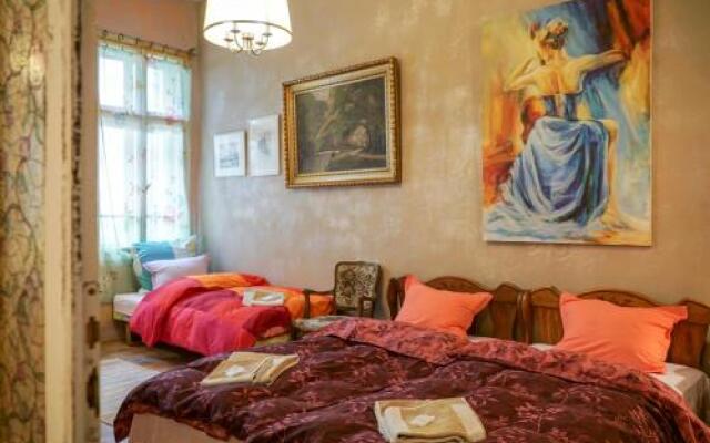 Rooster Hostel