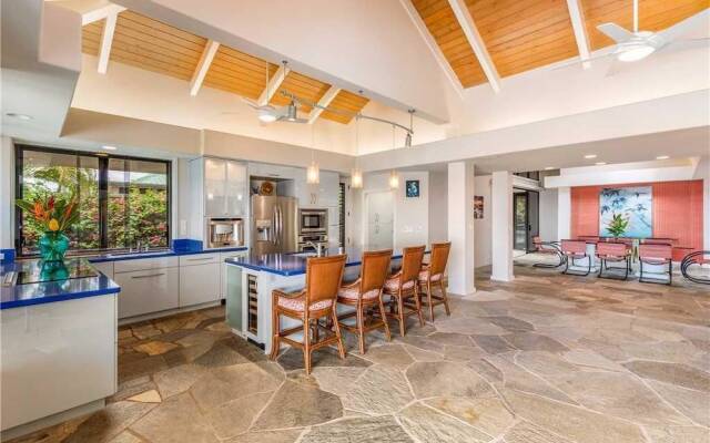 Waterfall House 4 Bedrooms 3.5 Bathrooms Condo