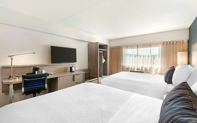 Best Western Plus Landmark Inn