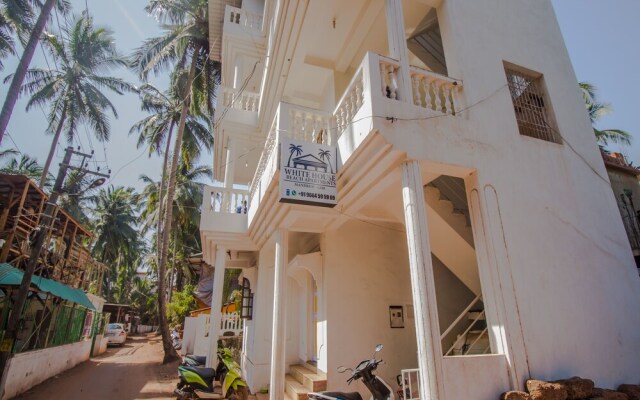 OYO 14025 Home Beach Facing 1BHK Mandrem