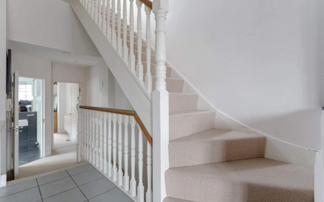 Modern Maisonette Southfields London