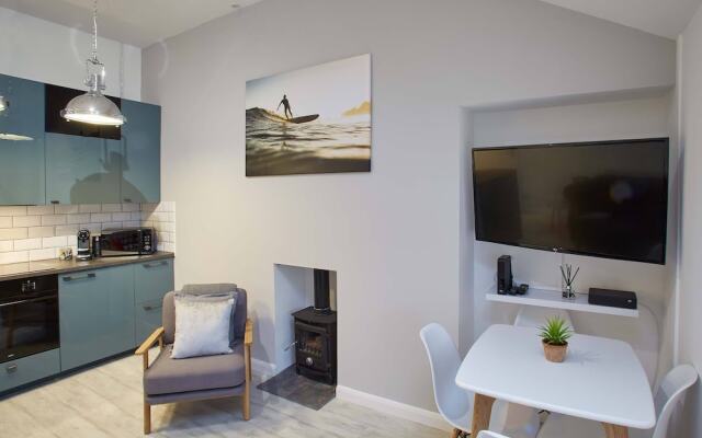 The Surfer's Loft Apartment