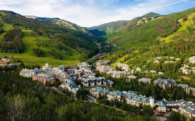 Riverfront Lodge in Avon 3 Bedroom Residence