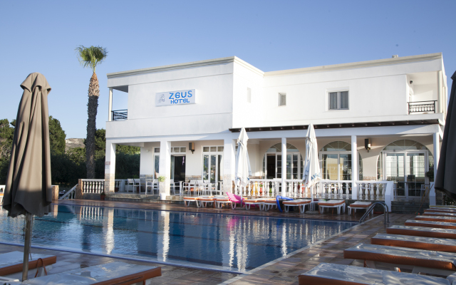 Zeus Hotel