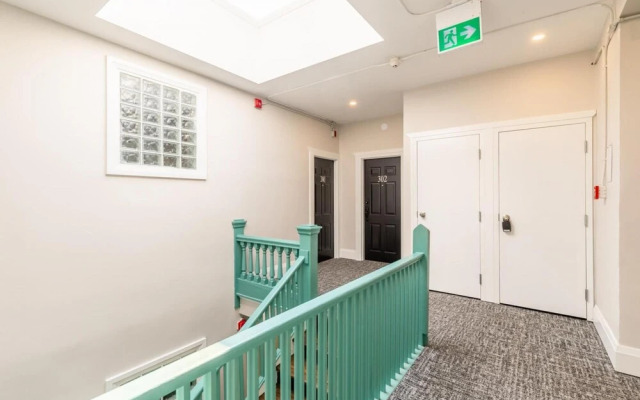 Designed 1BR Apartment 4