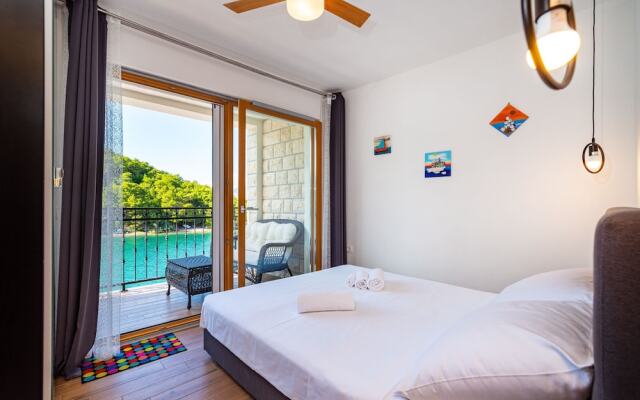 A3 - Beautiful Seafront apt w. Magnificent View