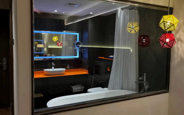 Carnelian By Glory Bower Hotel