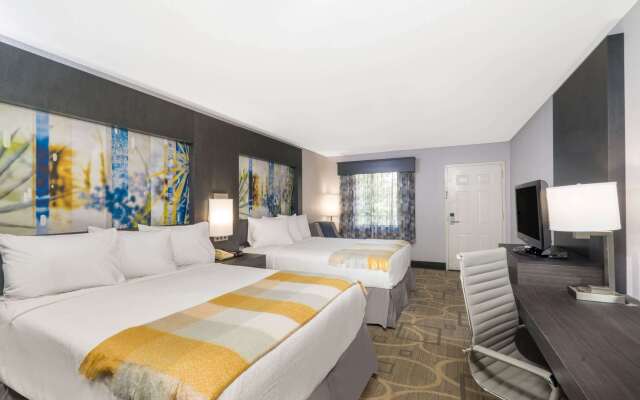 Days Inn by Wyndham Asheville Downtown North