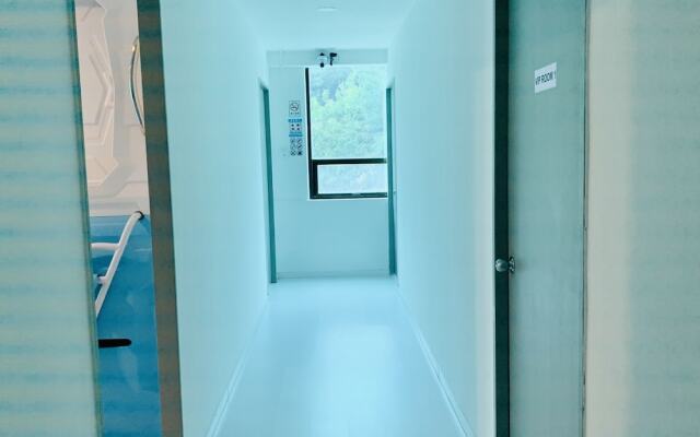 Spot On 89900 Jesselton Capsule Inn