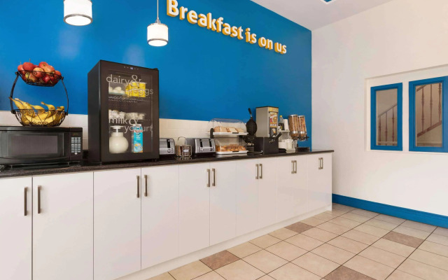 Days Inn by Wyndham Hamilton